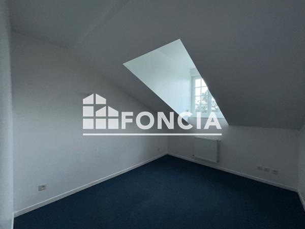 Location Appartement 3 pièces 71 m² - 19 BIS AVENUE DE MEZIERES Vrigne Aux Bois 08330