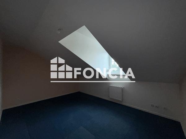 Location Appartement 3 pièces 71 m² - 19 BIS AVENUE DE MEZIERES Vrigne Aux Bois 08330