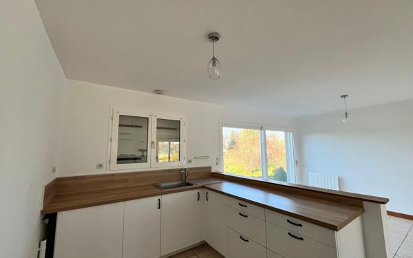 Maison à louer    4 pièces •  Aiffres