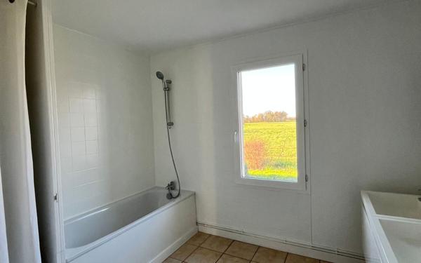 Maison à louer    4 pièces •  Aiffres