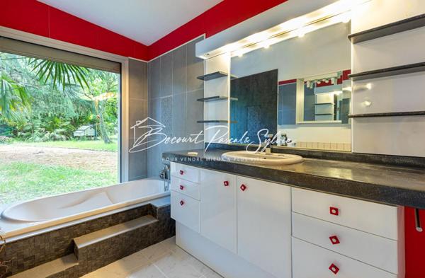 À vendre : Maison d'architecte 6 pièces ? 179 m² ? Le Teil (à 5 min de Montélimar)