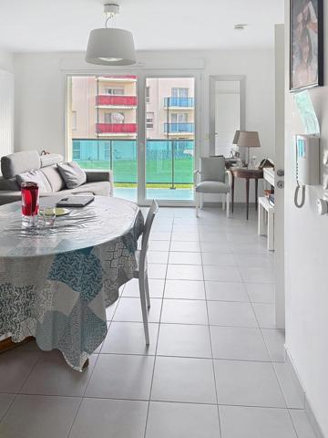 Jolie appartement récent pour senior en place.