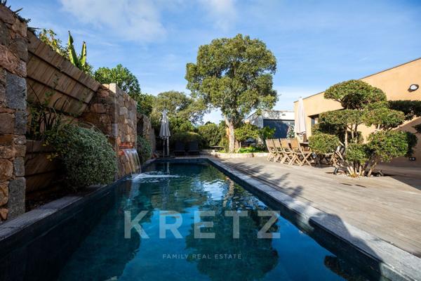 Villa moderne de plain-pied avec piscine chauffée