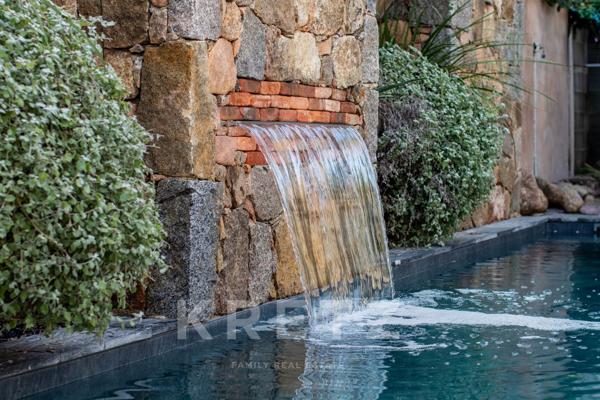 Villa moderne de plain-pied avec piscine chauffée