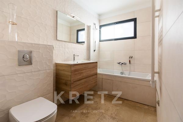 Villa moderne de plain-pied avec piscine chauffée