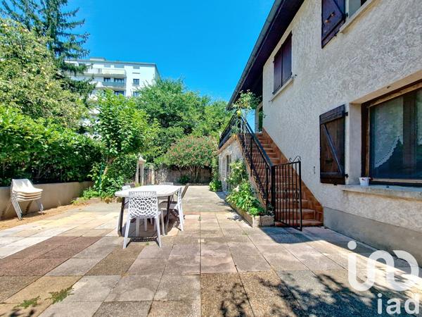 Maison à vendre 10 pièces 188 m² Saint-Martin-d'Hères