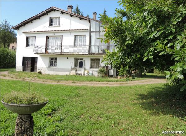À vendre - Maison individuelle, 6 pièces située à Villefranche-de-Rouergue (12200)