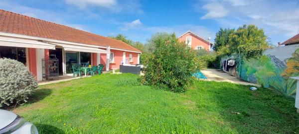 BELLE VILLA DE PLAIN PIED AVEC PISCINE QUARTIER CANONGES