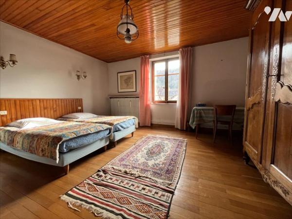 MAISON AVEC DU CACHET A COLOMBIER FONTAINE