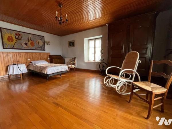 MAISON AVEC DU CACHET A COLOMBIER FONTAINE