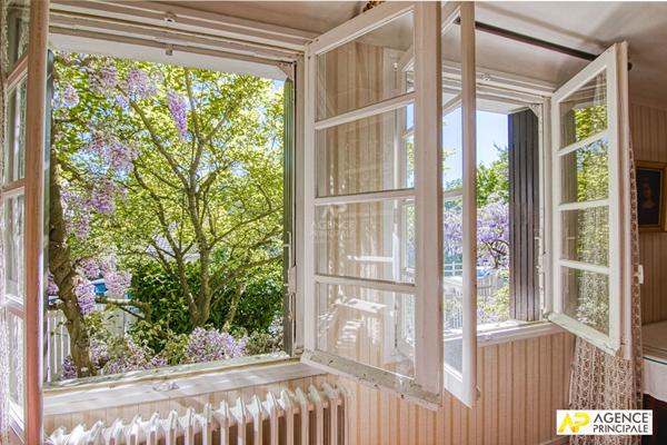 Le Chesnay Parc Aubert - Maison ancienne 130 m² habitables sur parcelle d'environ 400 m² €850 000 ** - Référence 27527