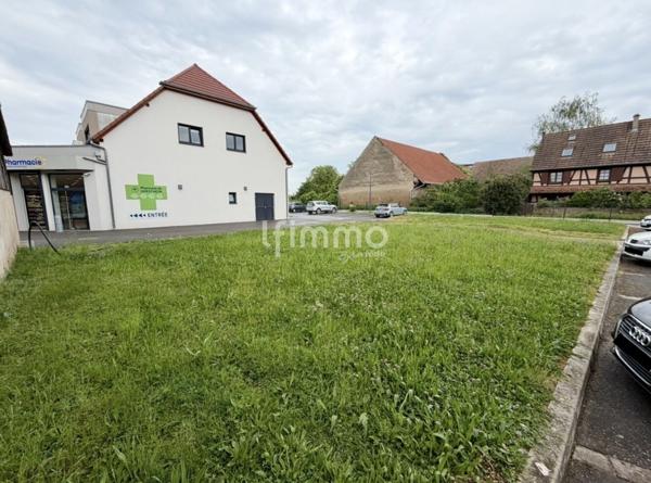 Terrain constructible de 381m² au cœur du village