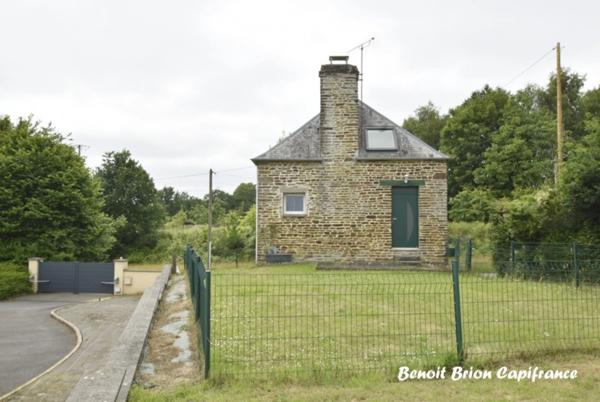 Maison en pierre de 66 m² avec cachet – À deux pas du bourg de Saint-Hilaire-du-Harcouët