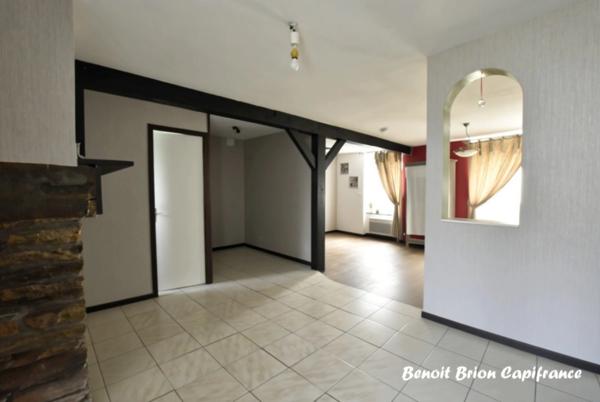 Maison en pierre de 66 m² avec cachet – À deux pas du bourg de Saint-Hilaire-du-Harcouët