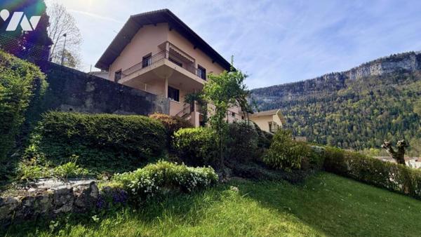 Maison vue sur le lac - NANTUA