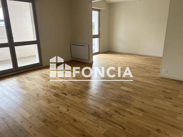 Location Appartement 4 pièces 90 m² - 7 RUE LANGLOIS Niort 79000