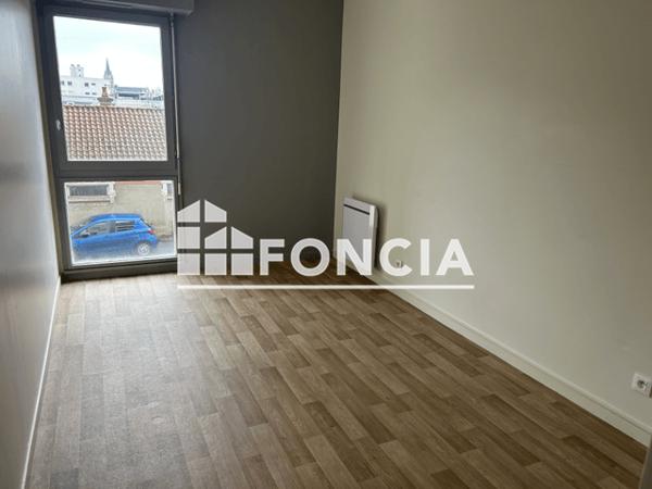Location Appartement 4 pièces 90 m² - 7 RUE LANGLOIS Niort 79000