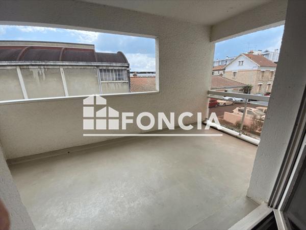 Location Appartement 4 pièces 90 m² - 7 RUE LANGLOIS Niort 79000