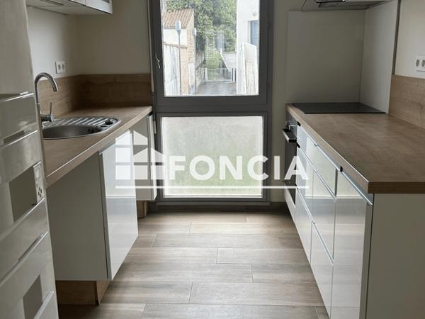 Location Appartement 4 pièces 90 m² - 7 RUE LANGLOIS Niort 79000