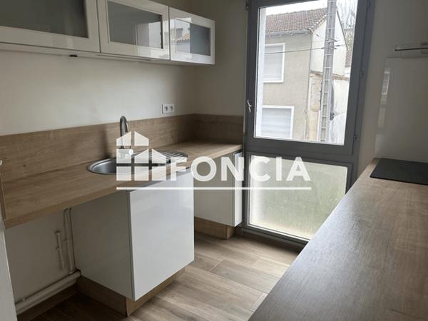 Location Appartement 4 pièces 90 m² - 7 RUE LANGLOIS Niort 79000