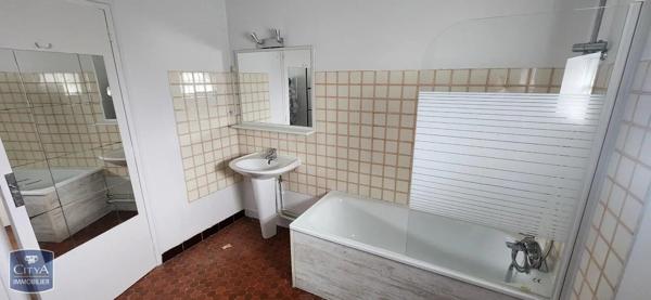 Appartement à louer 2 pièces 70.1m² Laon (02000)