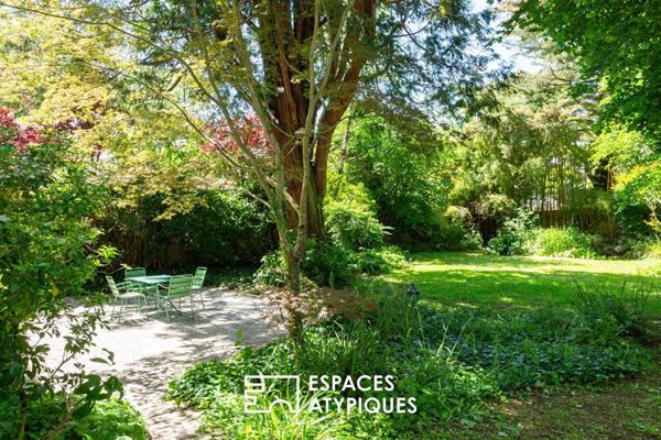 Maison de caractère et jardin bucolique en centre-ville