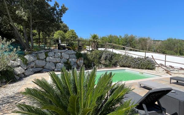 Maison à vendre    4 pièces •  Alairac