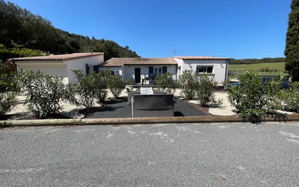 Maison à vendre    4 pièces •  Alairac