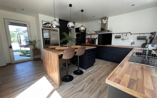 Maison à vendre    4 pièces •  Alairac