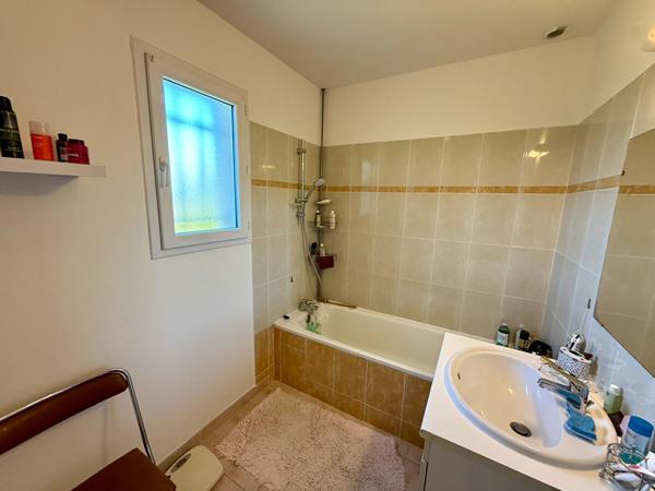 Maison de 90 m² avec terrain et garage située aux Terrasses de Prat Mary à Carcassonne, vendue louée