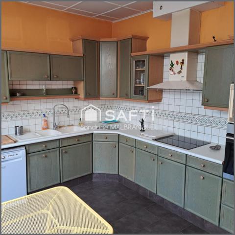 Maison bourgeoise semi individuelle 4 voir 5 chambres