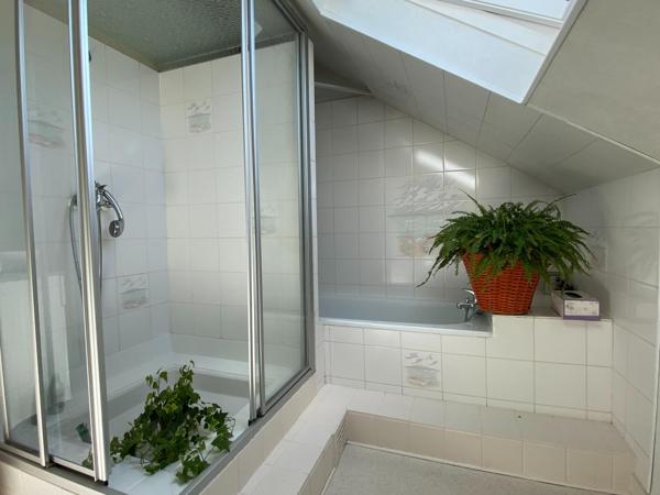 Maison familiale avec jardin et garage