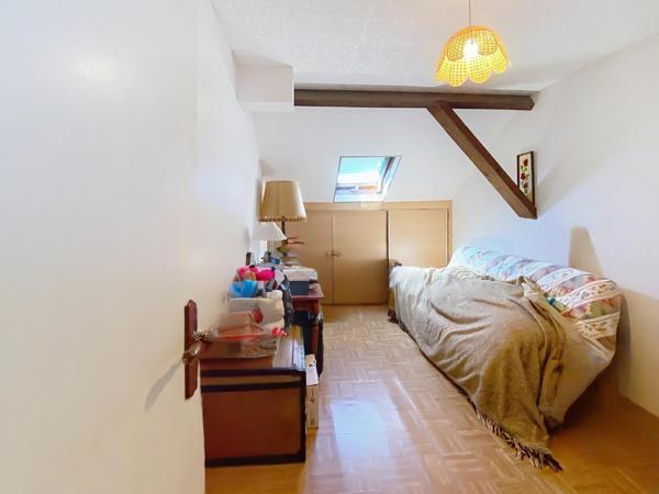 Maison familiale avec jardin et garage