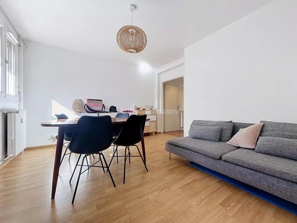 Vente                                                      Appartement
                        
                     3 pièces                      53 m2                     à Reims