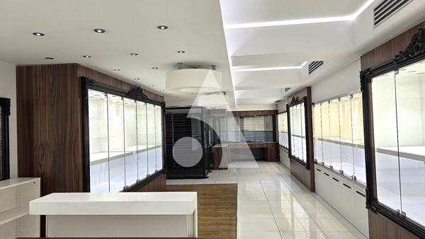 Local commercial 2 pièces 92 m2