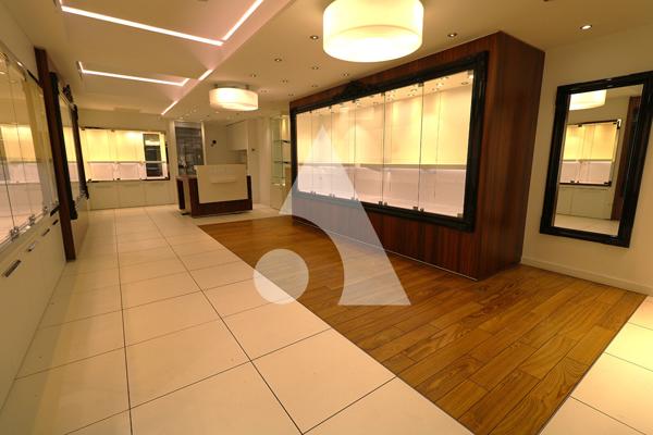 Local commercial 2 pièces 92 m2