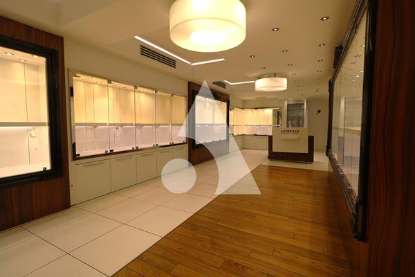Local commercial 2 pièces 92 m2
