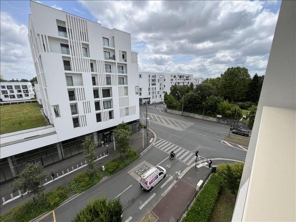Appartement à louer 961 € CC LE BOUSCAT 3 p 70 m² DPE D