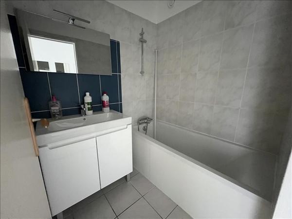 Appartement à louer 961 € CC LE BOUSCAT 3 p 70 m² DPE D