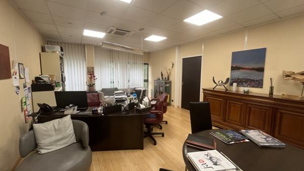 Bureaux de 206 m2 avec parkings à louer - Visibilité exceptionnelle le long de la RD 2020