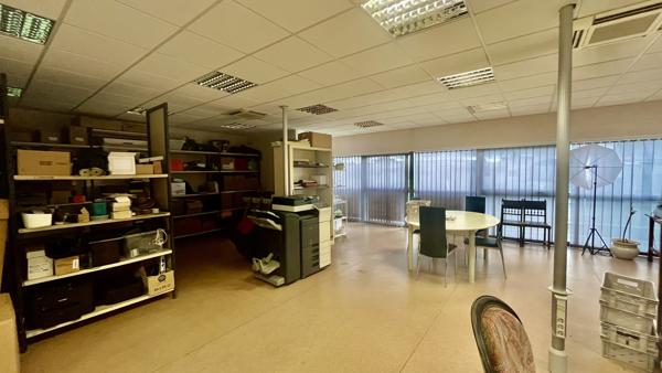 Bureaux de 206 m2 avec parkings à louer - Visibilité exceptionnelle le long de la RD 2020