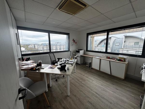 Bureaux à vendre à Cergy lumineux avec ascenseur et vue dégagée