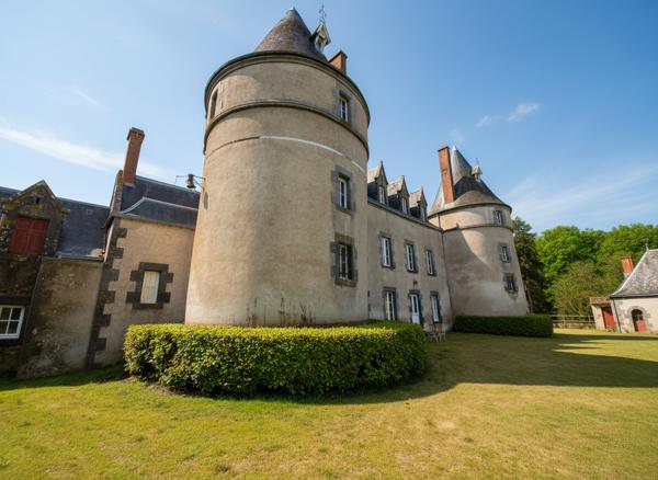 CHÂTEAU D'EXCEPTION DES XVe ET XIXe SIÈCLES DOMAINE DE 108 HECTARES, MONUMENT HISTORIQUE, HAUTE-VIENNE Le dorat