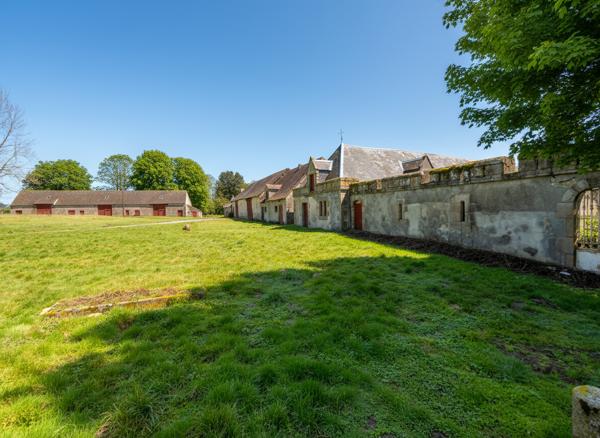CHÂTEAU D'EXCEPTION DES XVe ET XIXe SIÈCLES DOMAINE DE 108 HECTARES, MONUMENT HISTORIQUE, HAUTE-VIENNE Le dorat