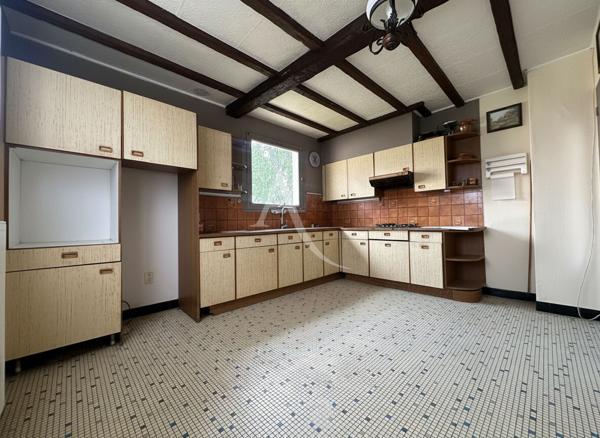 SERRIS BOURG - Env. 160 m² - 4 chambres - Terrain 588 m²
