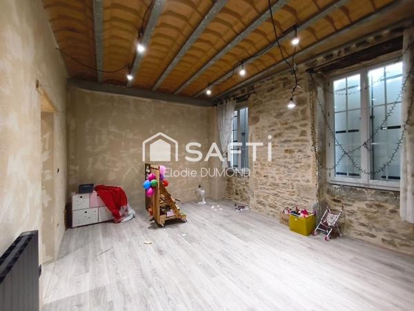 Immeuble de rapport en partie rénové d'une surface habitable de 140 m2 avec beaucoup de potentiel.