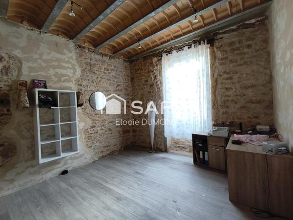 Immeuble de rapport en partie rénové d'une surface habitable de 140 m2 avec beaucoup de potentiel.