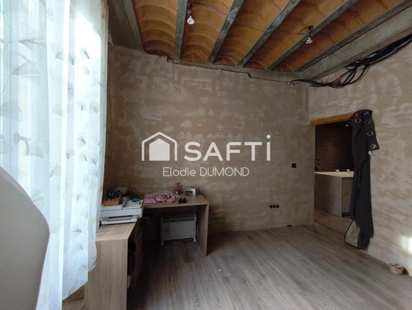 Immeuble de rapport en partie rénové d'une surface habitable de 140 m2 avec beaucoup de potentiel.