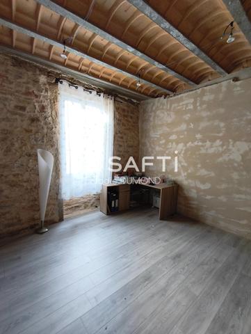 Immeuble de rapport en partie rénové d'une surface habitable de 140 m2 avec beaucoup de potentiel.