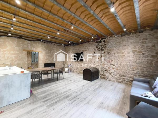 Immeuble de rapport en partie rénové d'une surface habitable de 140 m2 avec beaucoup de potentiel.